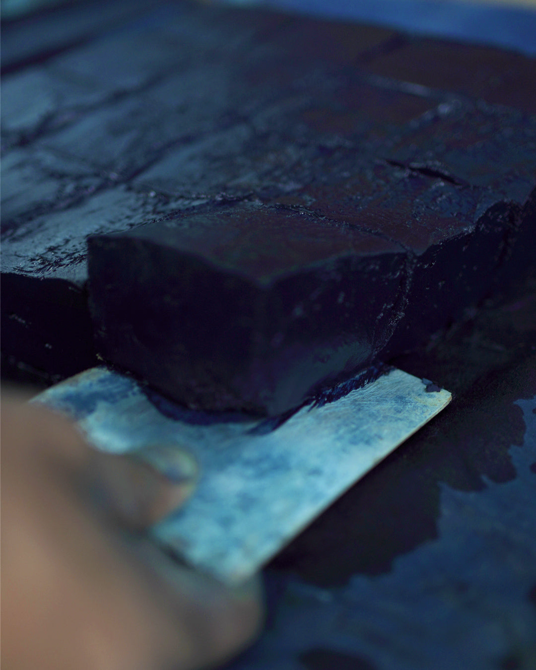インディゴケーキ/インディゴブロック　①-A Organic Indigo Dye Cake – Tarai Blue